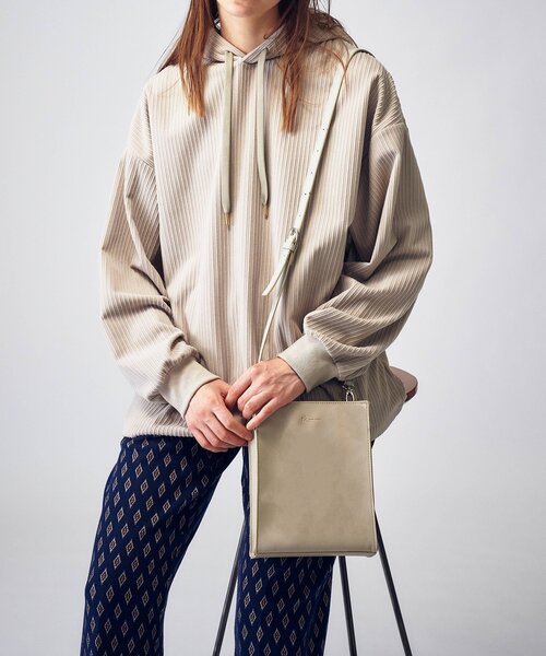 tk.TAKEO KIKUCHI(ティーケータケオキクチ)の「◆スクエアボックスショルダーバッグ(ショルダーバッグ・レディース・ブラック系/ブラック系8/ダークグリーン系/ブラック/ベージュ・00)」の4枚目の写真