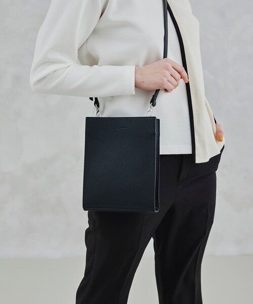 tk.TAKEO KIKUCHI(ティーケータケオキクチ)の「◆スクエアボックスショルダーバッグ(ショルダーバッグ・レディース・ブラック系/ブラック系8/ダークグリーン系/ブラック/ベージュ・00)」の9枚目の写真