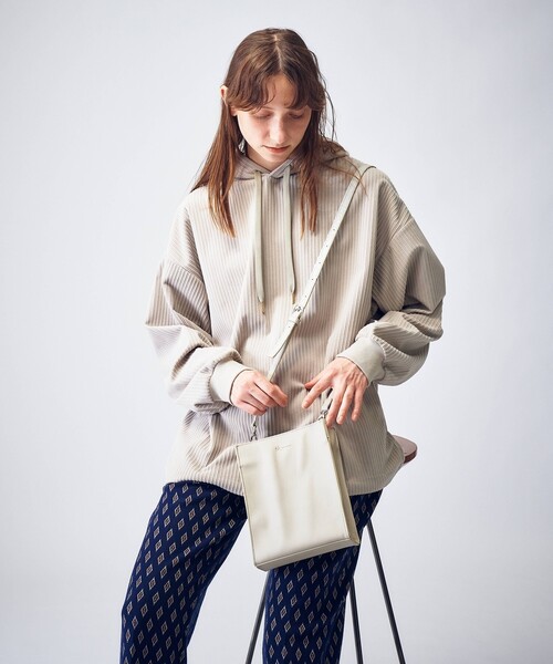 tk.TAKEO KIKUCHI(ティーケータケオキクチ)の「◆スクエアボックスショルダーバッグ(ショルダーバッグ・レディース・ブラック系/ブラック系8/ダークグリーン系/ブラック/ベージュ・00)」の6枚目の写真