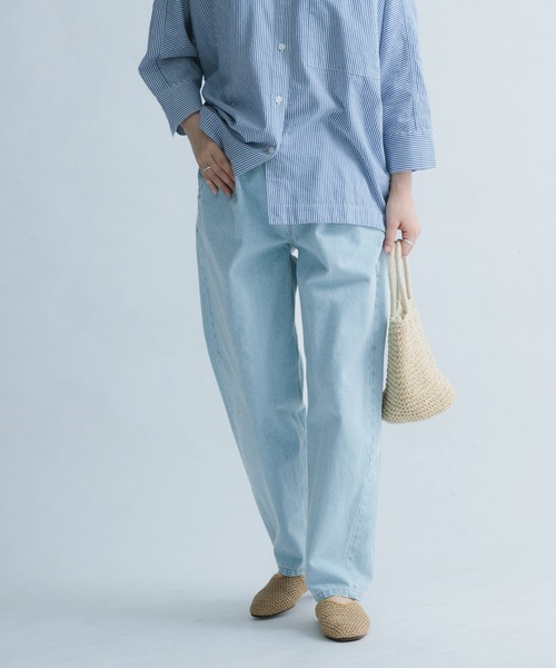 FORK&SPOON（フォークアンドスプーン）の「FORK&SPOON　ワイドテーパードデニムパンツ（デニムパンツ・レディース・ブルー系その他/ワンウォッシュ・1/2）」の3枚目の写真