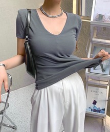 ディープVネックショルダーパッドTシャツ