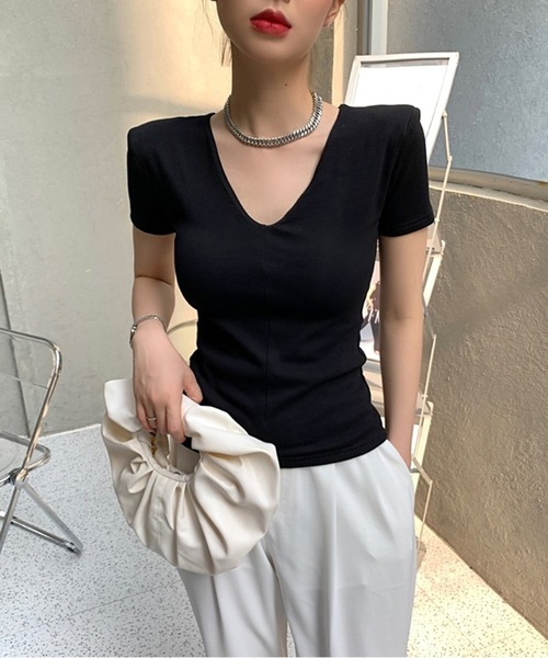 Jewelobe(ジュエローブ)の「ディープVネックショルダーパッドTシャツ(Tシャツ/カットソー・レディース・ブラック/グレー/カーキ・FREE)」の3枚目の写真