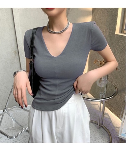 Jewelobe(ジュエローブ)の「ディープVネックショルダーパッドTシャツ(Tシャツ/カットソー・レディース・ブラック/グレー/カーキ・FREE)」の6枚目の写真