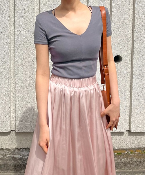 Jewelobe(ジュエローブ)の「ディープVネックショルダーパッドTシャツ(Tシャツ/カットソー・レディース・ブラック/グレー/カーキ・FREE)」の11枚目の写真