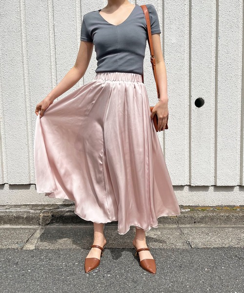 Jewelobe(ジュエローブ)の「ディープVネックショルダーパッドTシャツ(Tシャツ/カットソー・レディース・ブラック/グレー/カーキ・FREE)」の18枚目の写真