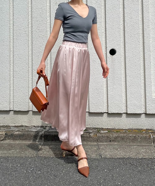 Jewelobe(ジュエローブ)の「ディープVネックショルダーパッドTシャツ(Tシャツ/カットソー・レディース・ブラック/グレー/カーキ・FREE)」の19枚目の写真