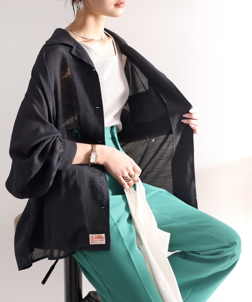 Java(ジャバ)の「《JaVaジャバ コラボ》シアーでこなれ感。メンズライク開襟シアー素材ブラウス(シャツ/ブラウス・レディース・ブラック/ブルー/ライトカーキ/ピンクベージュ/ホワイト・LARGE/MEDIUM/SMALL/X-LARGE)」の14枚目の写真
