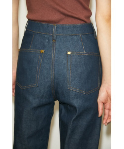 THROW by SLY(スローバイスライ)の「THROW JW CURVE SEAM TAPERED PT-A ジャストウエスト テーパード デニム パンツ(デニムパンツ・レディース・ブルー・1/0/2)」の7枚目の写真