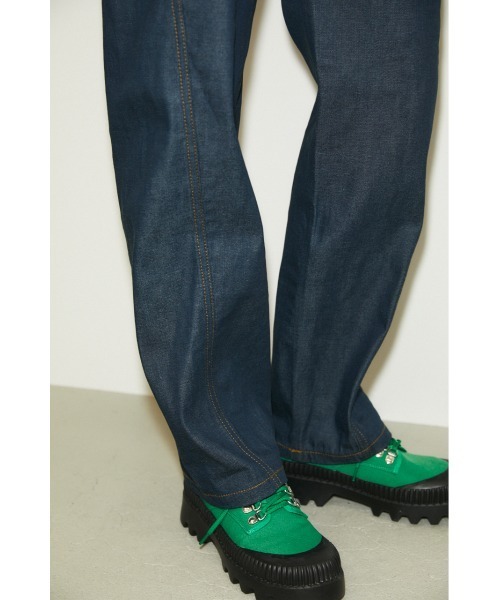 THROW by SLY(スローバイスライ)の「THROW JW CURVE SEAM TAPERED PT-A ジャストウエスト テーパード デニム パンツ(デニムパンツ・レディース・ブルー・1/0/2)」の8枚目の写真