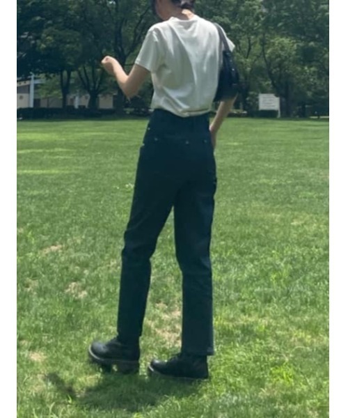 THROW by SLY(スローバイスライ)の「THROW JW CURVE SEAM TAPERED PT-A ジャストウエスト テーパード デニム パンツ(デニムパンツ・レディース・ブルー・1/0/2)」の18枚目の写真