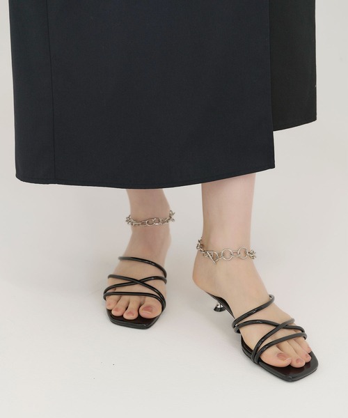 TINA：JOJUN（ティーナジョジュン）の「チェーンアンクレット付き ストラップサンダル TINA：JOJUN（サンダル・レディース・ホワイト/ブラック/オレンジ・S/M/L）」の2枚目の写真