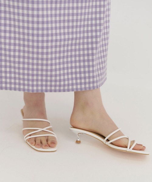 TINA：JOJUN（ティーナジョジュン）の「チェーンアンクレット付き ストラップサンダル TINA：JOJUN（サンダル・レディース・ホワイト/ブラック/オレンジ・S/M/L）」の4枚目の写真