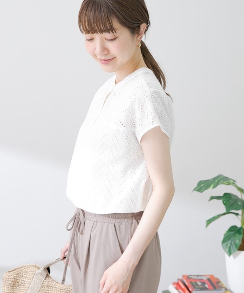 URBAN RESEARCH Sonny Label（アーバンリサーチサニーレーベル）の「バンドカラーコットンレースシャツ（シャツ/ブラウス・レディース・ブラック系その他/ホワイト系その他/オフホワイト/ブラック/グレー系その他/ライトグレー・FREE）」の19枚目の写真