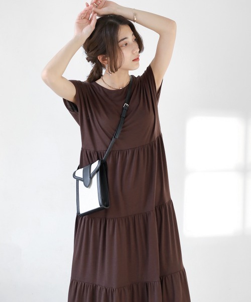 Bou Jeloud（ブージュルード）の「【WEB限定】カットティアードワンピース（ワンピース・レディース・チャコールグレー/ブラック/ブラウン/レッド・FREE）」の3枚目の写真