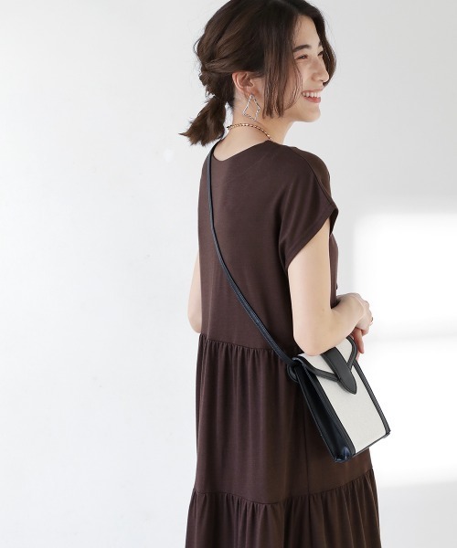Bou Jeloud（ブージュルード）の「【WEB限定】カットティアードワンピース（ワンピース・レディース・チャコールグレー/ブラック/ブラウン/レッド・FREE）」の5枚目の写真