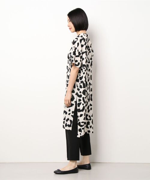 PAGEBOY（ページボーイ）の「CORE / ブラッシュアニマル柄シャツ（シャツ/ブラウス・レディース・オフホワイト/ブラック・FREE）」の3枚目の写真