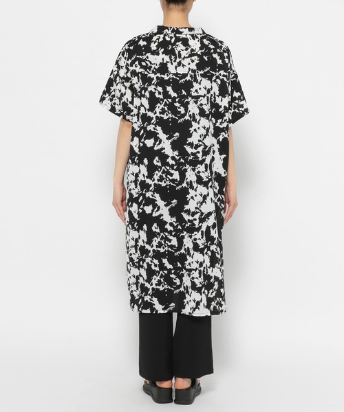 PAGEBOY（ページボーイ）の「CORE / ブラッシュアニマル柄シャツ（シャツ/ブラウス・レディース・オフホワイト/ブラック・FREE）」の12枚目の写真