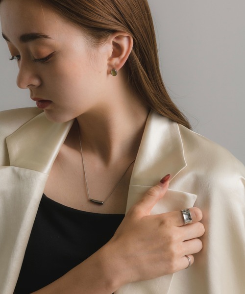 muku(ムク)の「金属アレルギー対応 ニュアンスストーンピアス(両耳用)/サージカルステンレス/316L(ピアス(両耳用)・レディース・シルバー/ゴールド・FREE)」の5枚目の写真