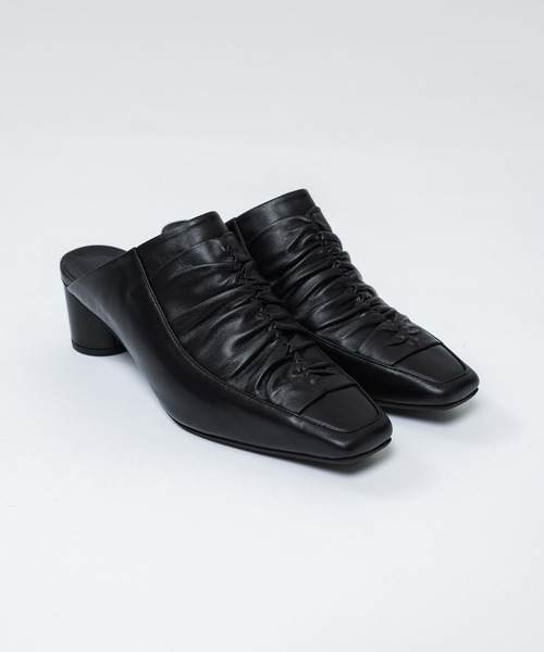 UNITED TOKYO（ユナイテッドトウキョウ）の「センターギャザーデザインサボ（サンダル・レディース・ブラック/グリーン・1/2）」の2枚目の写真