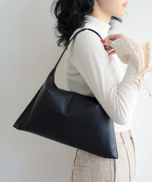 Ray BEAMS（レイビームス）の「RBS / トライアングル バッグ（トートバッグ・レディース・ブラック・ONE SIZE）」の2枚目の写真