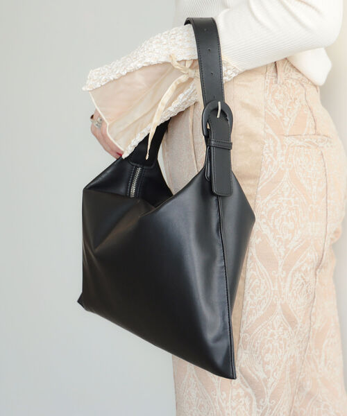 Ray BEAMS（レイビームス）の「RBS / トライアングル バッグ（トートバッグ・レディース・ブラック・ONE SIZE）」の3枚目の写真