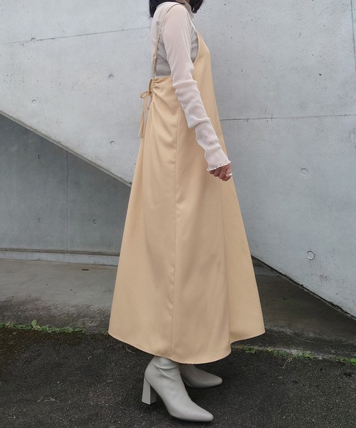 junoah(ジュノア)の「バックリボンキャミワンピース(ワンピース・レディース・ブラック/ブラウン/ベージュ・LARGE/MEDIUM)」の1枚目の写真