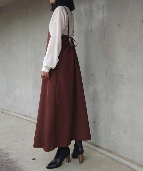 junoah(ジュノア)の「バックリボンキャミワンピース(ワンピース・レディース・ブラック/ブラウン/ベージュ・LARGE/MEDIUM)」の3枚目の写真