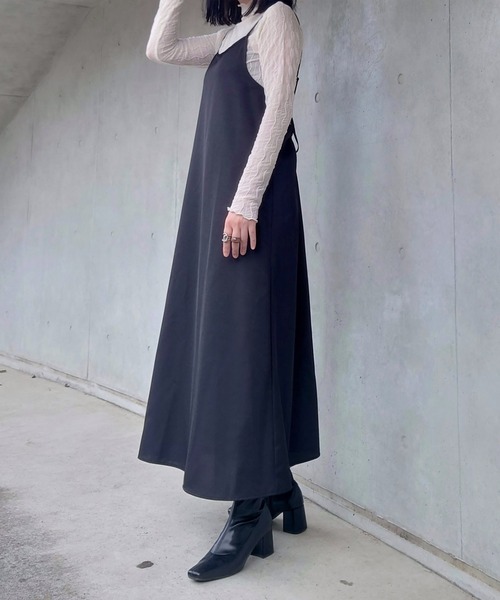 junoah(ジュノア)の「バックリボンキャミワンピース(ワンピース・レディース・ブラック/ブラウン/ベージュ・LARGE/MEDIUM)」の4枚目の写真