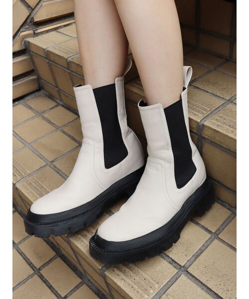 EVRIS（エヴリス）の「サイドゴアインソールワークブーツ（ブーツ・レディース・ブラック/アイボリー・SMALL/LARGE/MEDIUM）」の2枚目の写真