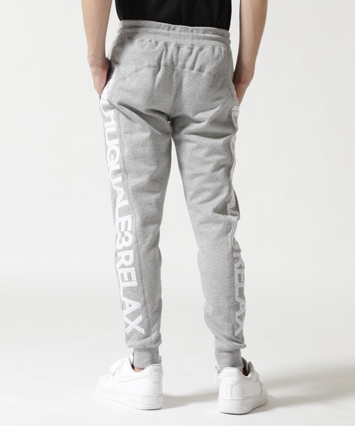 1piu1uguale3 RELAX（ウノピュウノウグァーレトレリラックス）の「1PIU1UGUALE3 RELAX/ウノピゥ ウノ ウグァーレ トレ リラックス/ ビッグファスナーサイドロゴスウェットパンツ（スウェットパンツ・メンズ・ブラック/グレー・S/M/L/XL）」の11枚目の写真