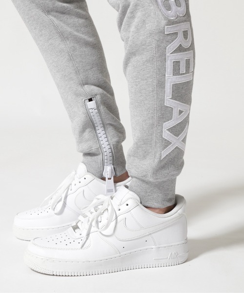 1piu1uguale3 RELAX（ウノピュウノウグァーレトレリラックス）の「1PIU1UGUALE3 RELAX/ウノピゥ ウノ ウグァーレ トレ リラックス/ ビッグファスナーサイドロゴスウェットパンツ（スウェットパンツ・メンズ・ブラック/グレー・S/M/L/XL）」の20枚目の写真