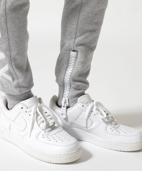 1piu1uguale3 RELAX（ウノピュウノウグァーレトレリラックス）の「1PIU1UGUALE3 RELAX/ウノピゥ ウノ ウグァーレ トレ リラックス/ ビッグファスナーサイドロゴスウェットパンツ（スウェットパンツ・メンズ・ブラック/グレー・S/M/L/XL）」の21枚目の写真