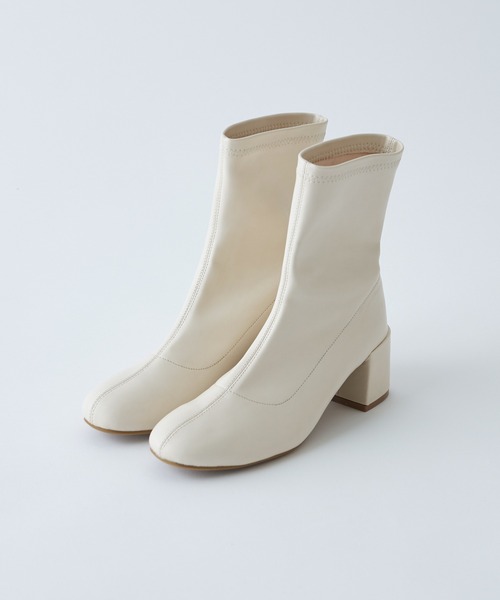one after another NICE CLAUP（ワンアフターアナザーナイスクラップ）の「ストレッチショートブーツ（ブーツ・レディース・アイボリー/ブラック・SMALL/MEDIUM/LARGE）」の2枚目の写真
