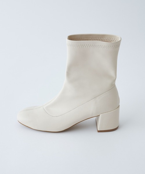 one after another NICE CLAUP（ワンアフターアナザーナイスクラップ）の「ストレッチショートブーツ（ブーツ・レディース・アイボリー/ブラック・SMALL/MEDIUM/LARGE）」の5枚目の写真