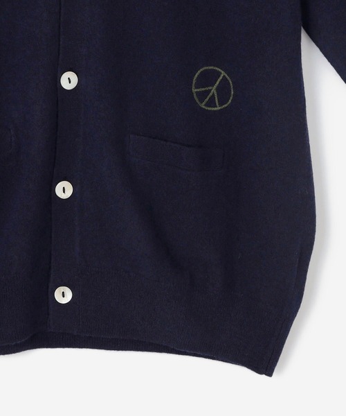 Bshop(ビショップ)の「Tribu-To | Vネックニットカーディガン PEACE MEN(カーディガン/ボレロ・メンズ・ネイビー・MEDIUM/LARGE)」の11枚目の写真