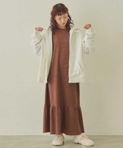 MERLOT（メルロー）の「ワッフルティアードワンピース（ワンピース・レディース・マスタード/モカ/グレー・FREE）」の22枚目の写真