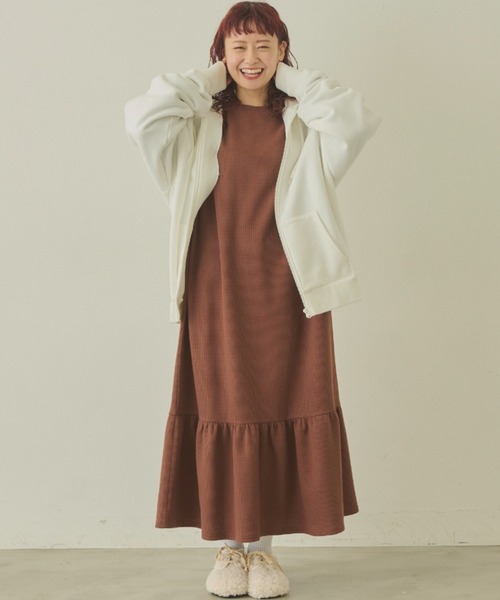 MERLOT（メルロー）の「ワッフルティアードワンピース（ワンピース・レディース・マスタード/モカ/グレー・FREE）」の5枚目の写真