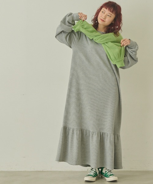 MERLOT（メルロー）の「ワッフルティアードワンピース（ワンピース・レディース・マスタード/モカ/グレー・FREE）」の4枚目の写真