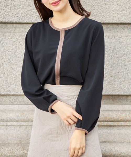 tocco closet(トッコ クローゼット)の「【ZOZO限定】V字スリットネック配色ブラウス(シャツ/ブラウス・レディース・ブラック/ベージュ/モカ・M)」の2枚目の写真