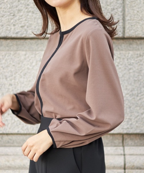 tocco closet(トッコ クローゼット)の「【ZOZO限定】V字スリットネック配色ブラウス(シャツ/ブラウス・レディース・ブラック/ベージュ/モカ・M)」の17枚目の写真