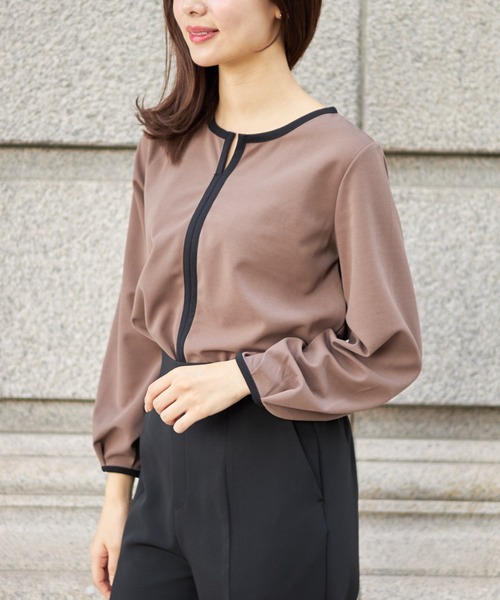 tocco closet(トッコ クローゼット)の「【ZOZO限定】V字スリットネック配色ブラウス(シャツ/ブラウス・レディース・ブラック/ベージュ/モカ・M)」の15枚目の写真