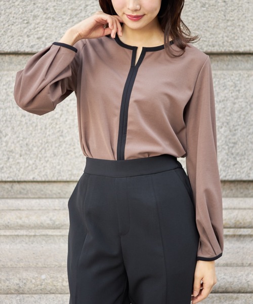 tocco closet(トッコ クローゼット)の「【ZOZO限定】V字スリットネック配色ブラウス(シャツ/ブラウス・レディース・ブラック/ベージュ/モカ・M)」の16枚目の写真