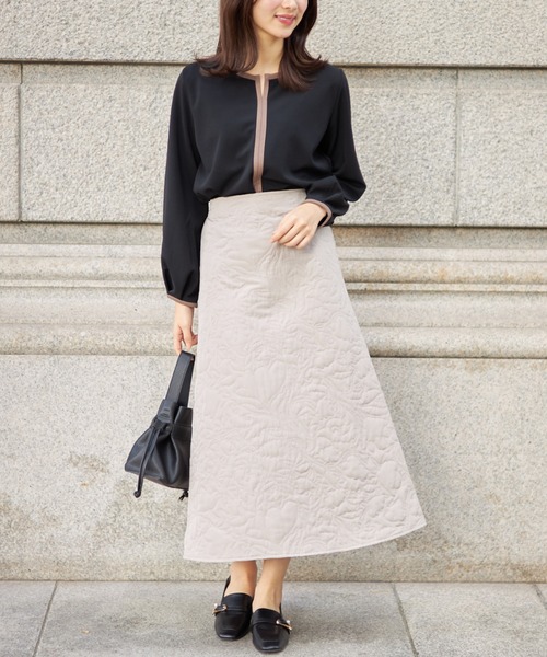 tocco closet(トッコ クローゼット)の「【ZOZO限定】V字スリットネック配色ブラウス(シャツ/ブラウス・レディース・ブラック/ベージュ/モカ・M)」の4枚目の写真