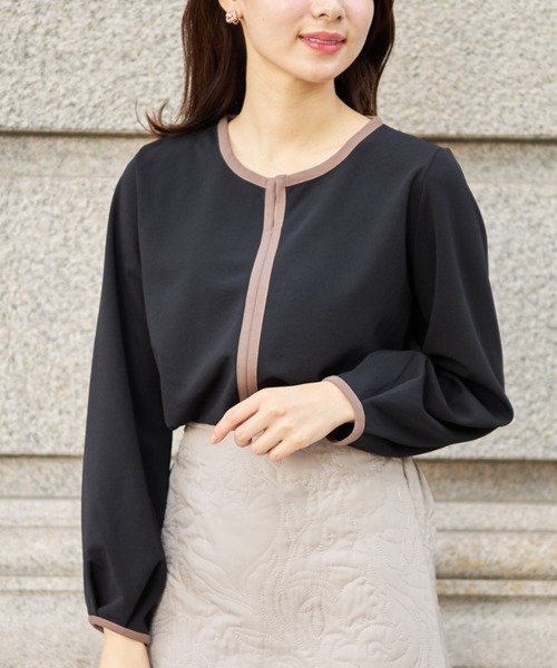 tocco closet(トッコ クローゼット)の「【ZOZO限定】V字スリットネック配色ブラウス(シャツ/ブラウス・レディース・ブラック/ベージュ/モカ・M)」の6枚目の写真