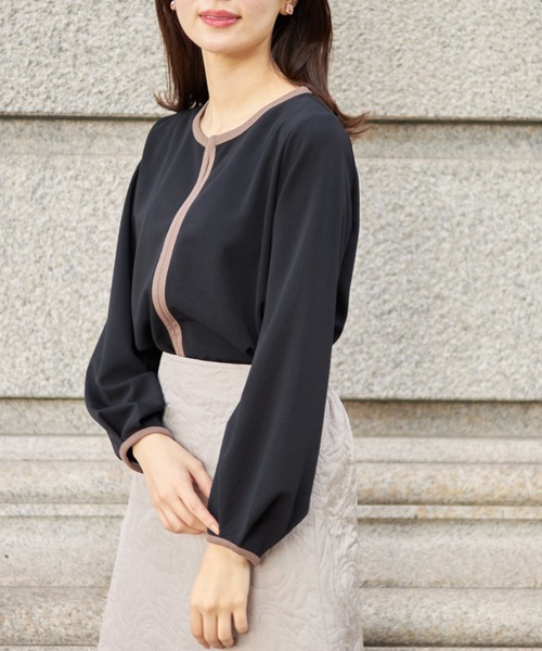 tocco closet(トッコ クローゼット)の「【ZOZO限定】V字スリットネック配色ブラウス(シャツ/ブラウス・レディース・ブラック/ベージュ/モカ・M)」の9枚目の写真