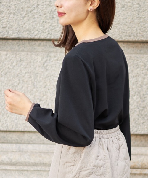 tocco closet(トッコ クローゼット)の「【ZOZO限定】V字スリットネック配色ブラウス(シャツ/ブラウス・レディース・ブラック/ベージュ/モカ・M)」の10枚目の写真
