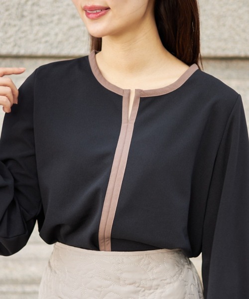 tocco closet(トッコ クローゼット)の「【ZOZO限定】V字スリットネック配色ブラウス(シャツ/ブラウス・レディース・ブラック/ベージュ/モカ・M)」の7枚目の写真