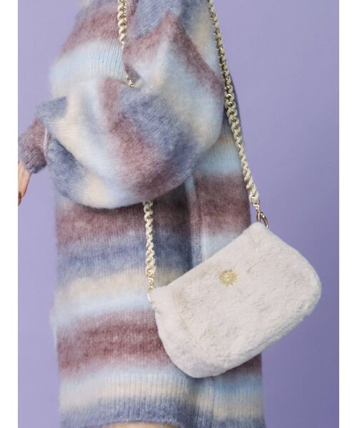 EVRIS（エヴリス）の「ボリュームファーバッグ（ショルダーバッグ・レディース・ブラック/グレー/パープル・FREE）」の3枚目の写真