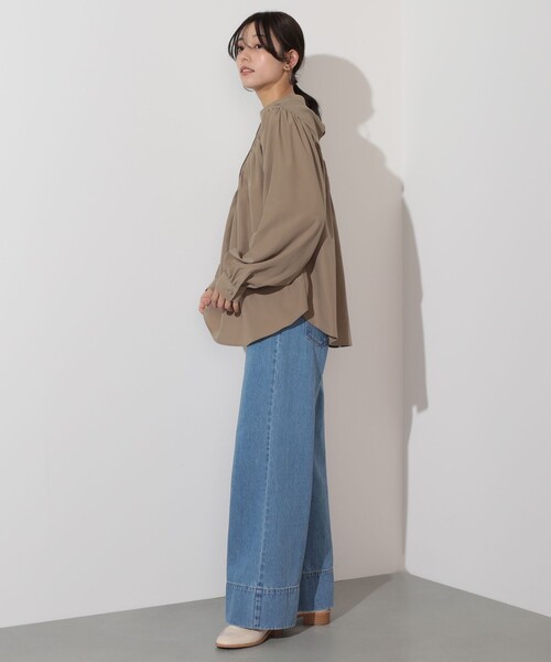 BEAMS HEART（ビームスハート）の「BEAMS HEART / Vヨーク タックレース ブラウス（シャツ/ブラウス・レディース・ベージュ/オフホワイト/サックスブルー・FREE）」の5枚目の写真