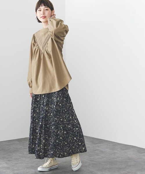 BEAMS HEART（ビームスハート）の「BEAMS HEART / Vヨーク タックレース ブラウス（シャツ/ブラウス・レディース・ベージュ/オフホワイト/サックスブルー・FREE）」の7枚目の写真